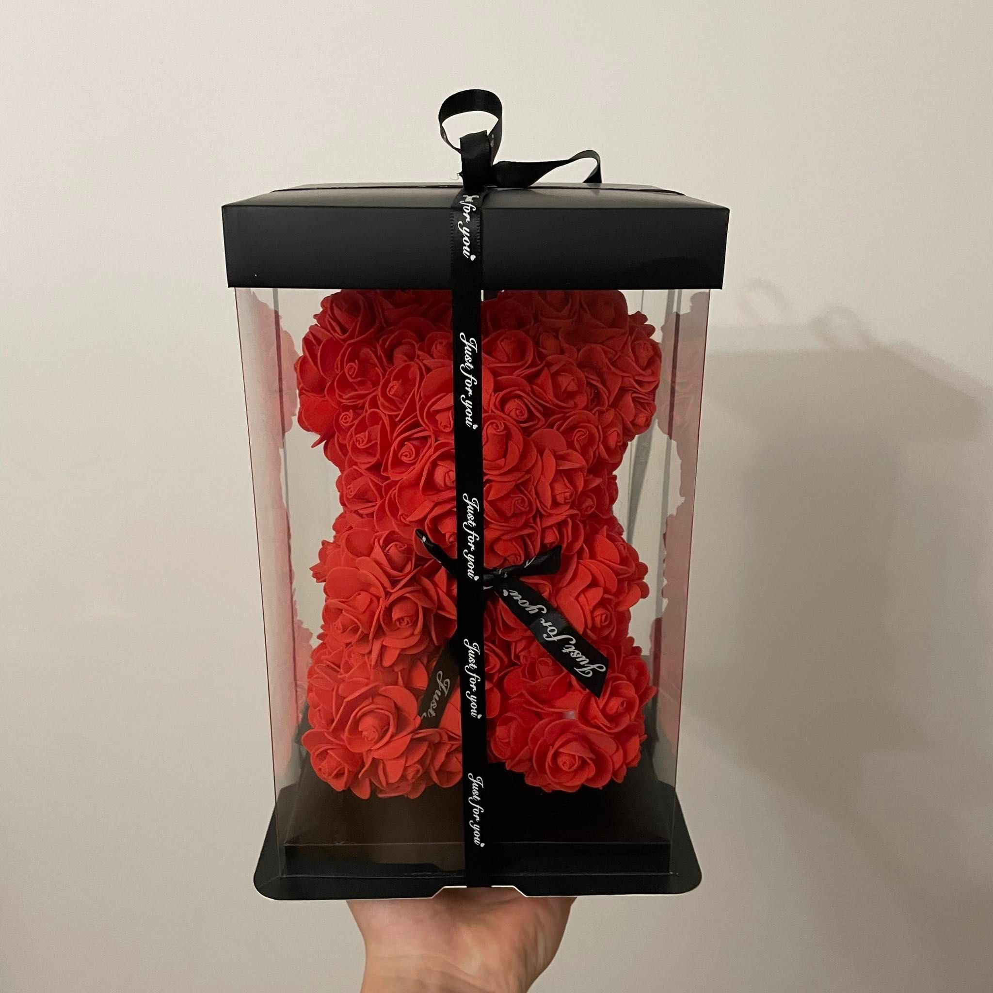 Miś Walentynkowy z Róż 25 cm z Eleganckim Pudełkiem Prezentowym