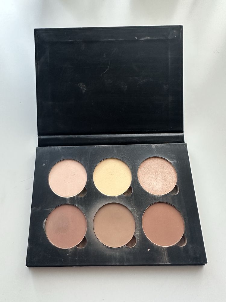 Anastasia Beverly Hills paletka Contour Kit