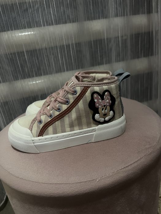 Продаю кеди 25 р Zara