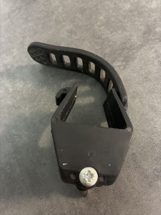 Продам крепления для лыж накрышу