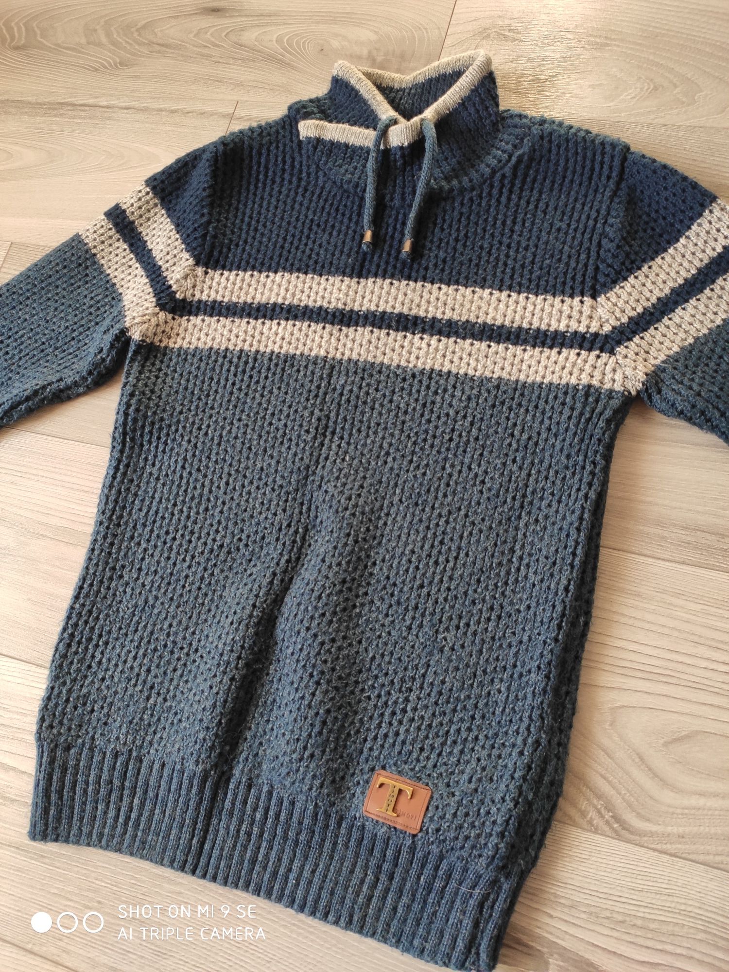 Стильний светр (S/M розмір)