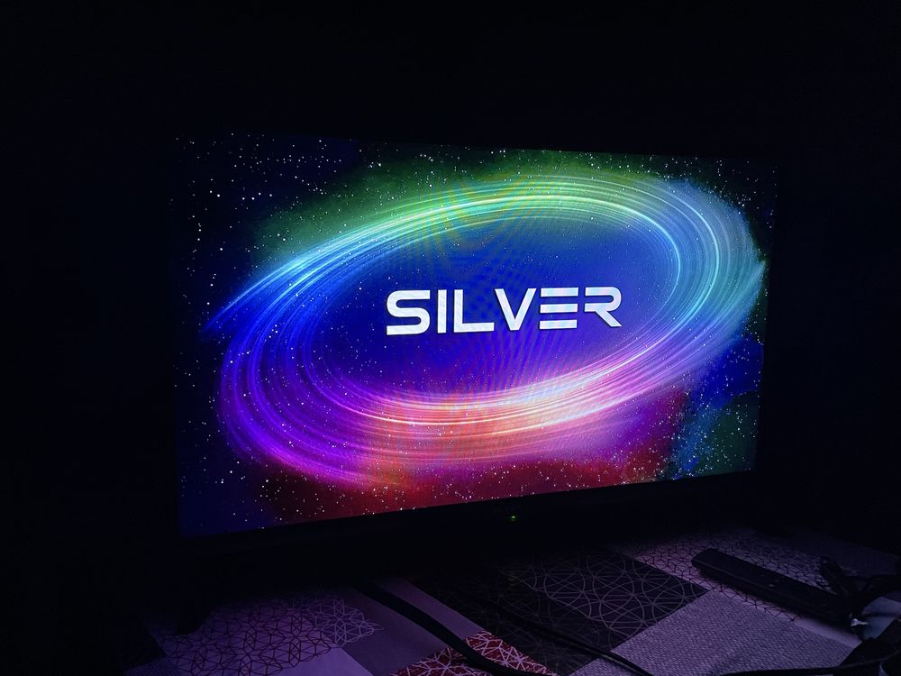 TV Silver 32” em excelente estado de funcionamento. Comando original.