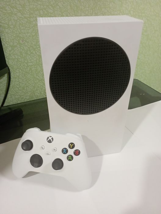 Xbox series s в отличном состоянии+ game pass 4 месяца