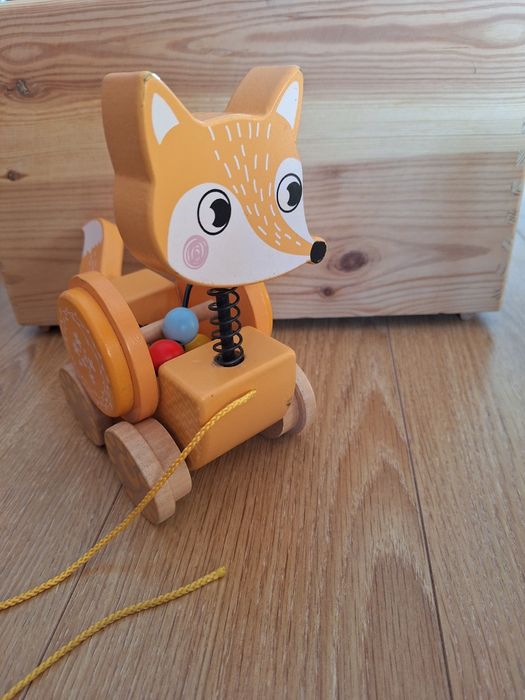 Drewniany lisek na kółkach