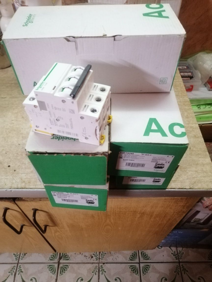 Автоматичний вимикач Acti 9 iC60N 3P 40 А хар-ка C, Schneider Electric