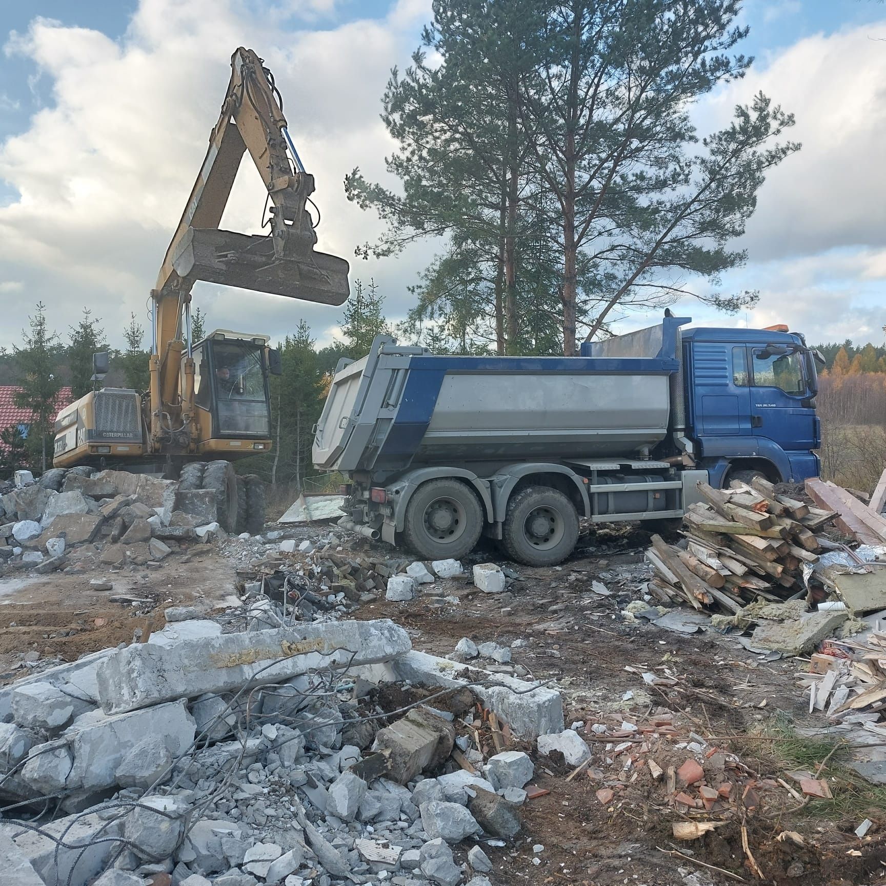 Uslugi koparką,  uslugi wywrotkami, roboty ziemne, wykopy