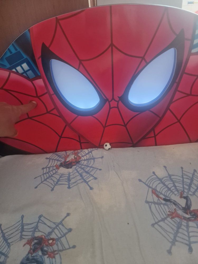 Cama Infantil Spider-Man com luz, colchão, mesinhas e gavetas