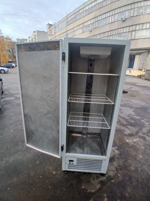 Холодильник промисловий 2 м.