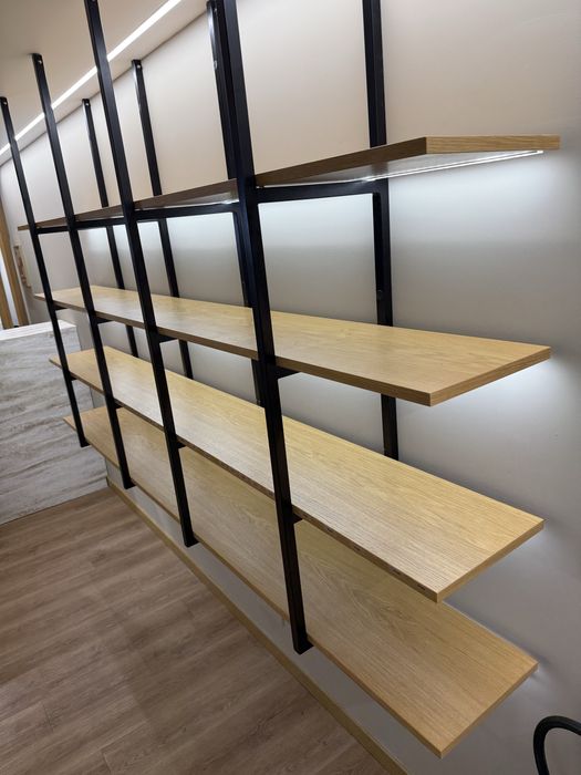 Vendo estante suspensa com prateleiras