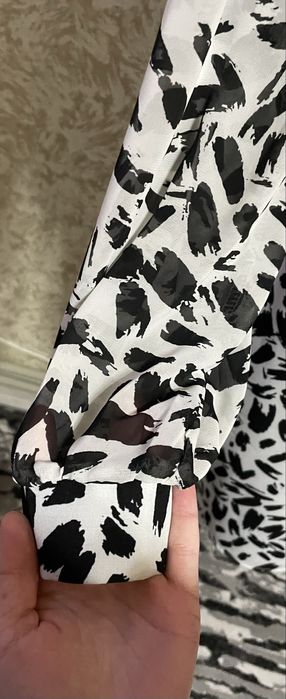 Продам,плаття біле з принтом