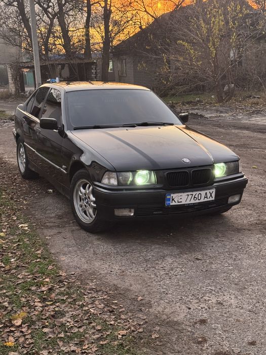 Продам БМВ 3 серія 2,0 мотр м52