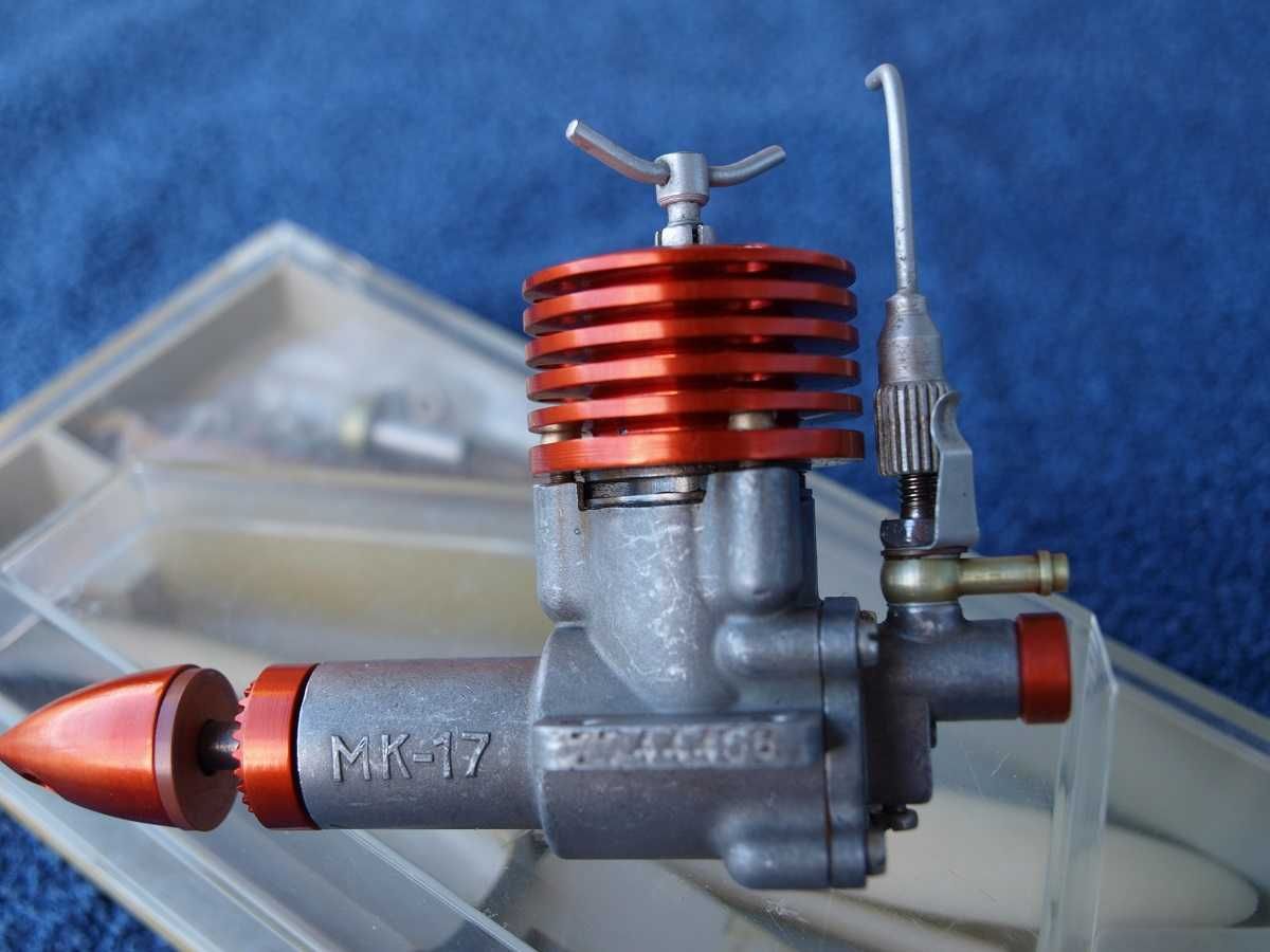 Modelarski silnik spalinowy MK-17