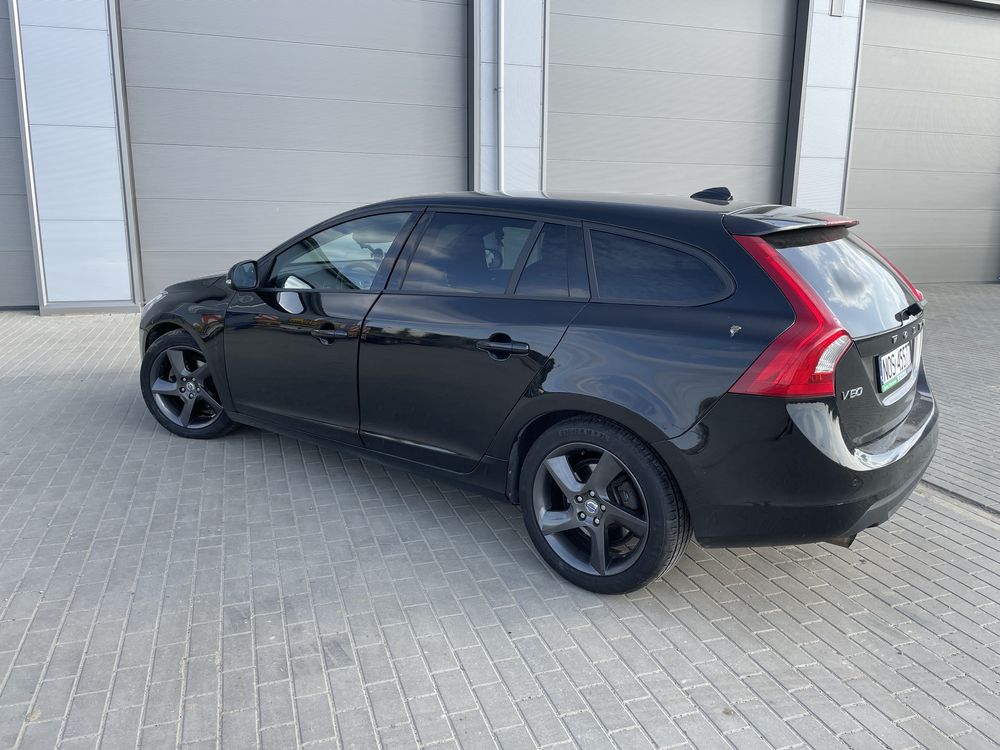 Volvo V60 2011r D3