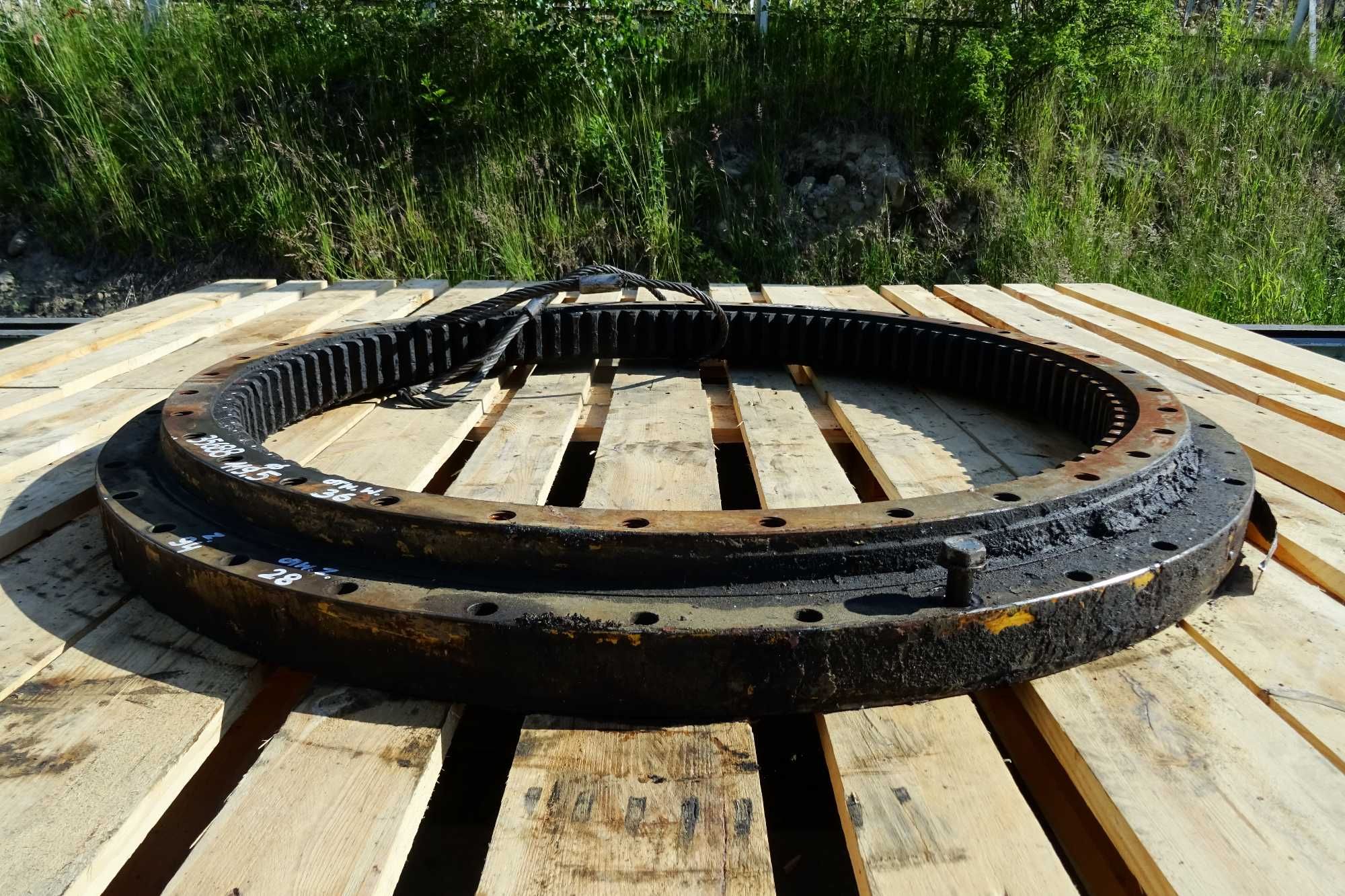Wieniec obrotu. Łożysko obrotu do koparki Liebherr R912. Slewing ring