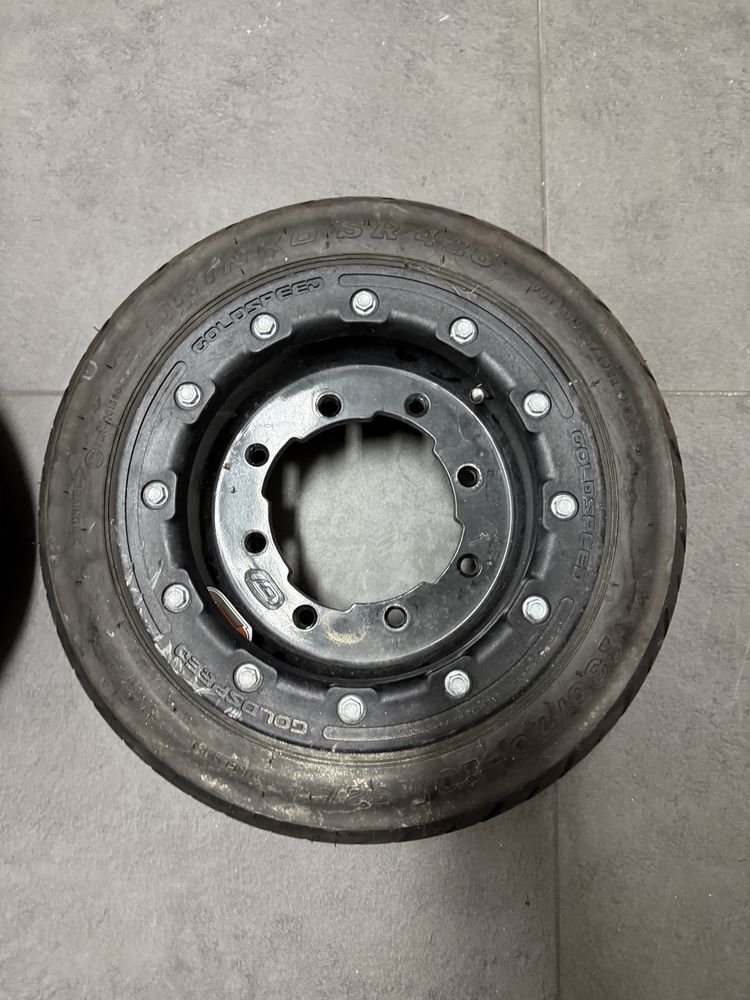 Rodas com pneus  Lt-r