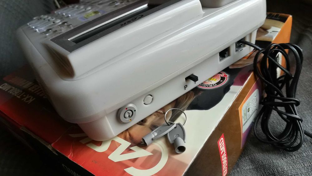 Telefones fixos (vários modelos)