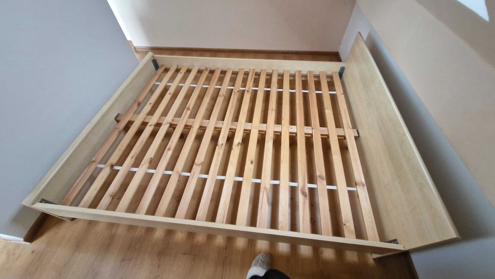 Zestaw łóżko i szafki