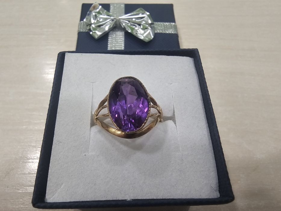 Złoty pierścionek owalne FIOLETOWE OCZKO PR 583