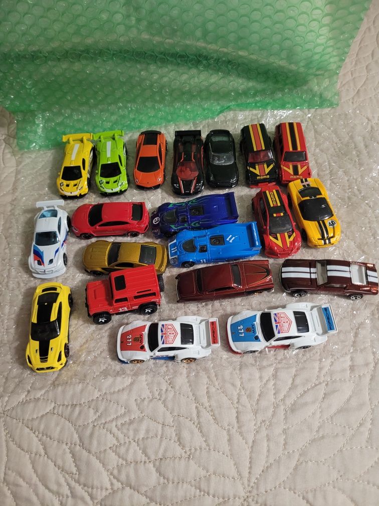 Varias miniaturas HotWheels