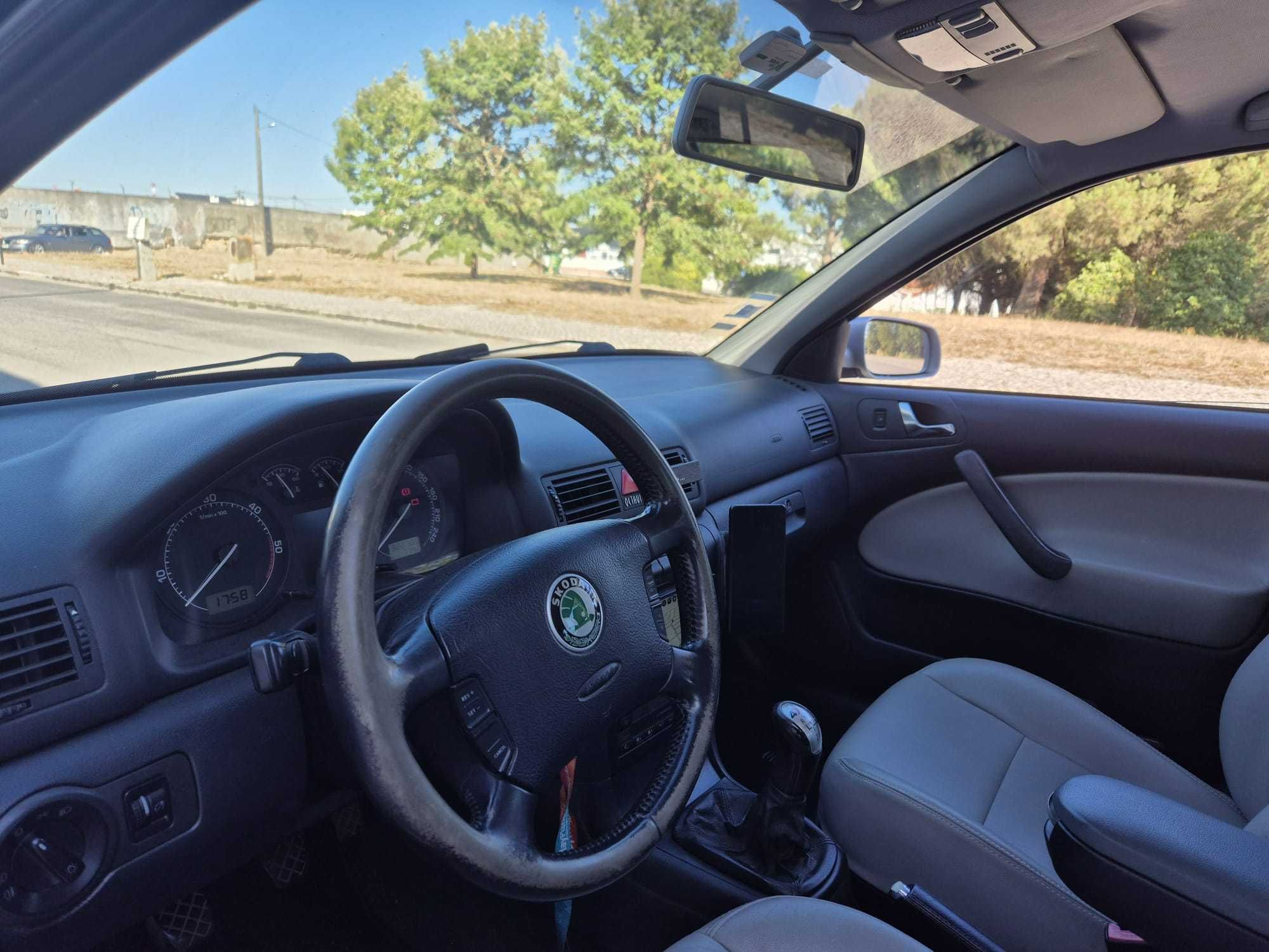 Skoda Octavia 1.9 tdi Nature III 3 4x4 ótimo estado SUV TT