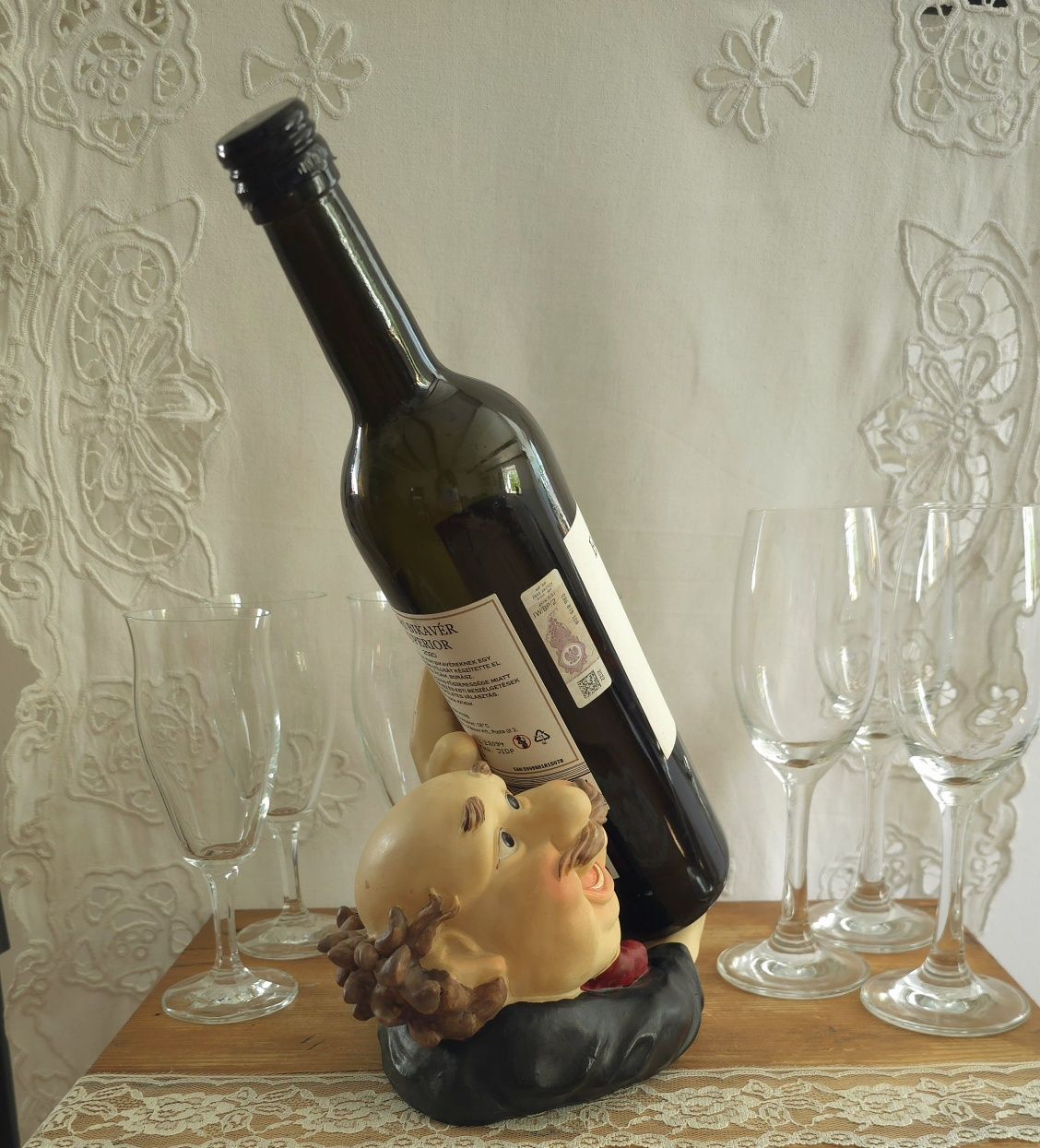 Stojak na wino kelner figurka z tworzywa na butelkę wina