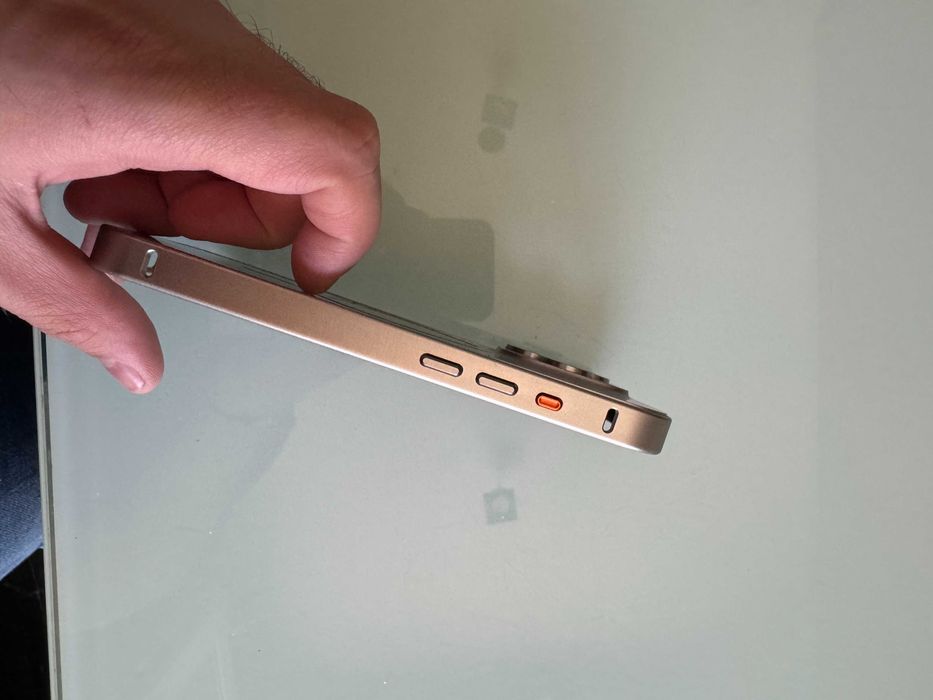 Capa Metálica MagSafe para iPhone 15 Pro