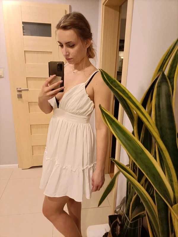 Sukienka biała trapezowa z metka