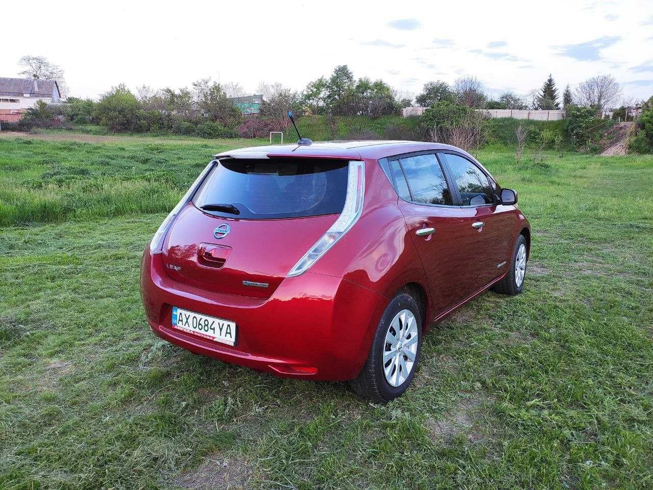 Продам електромобіль Nissan Leaf 24 kW (130 км запас ходу)
