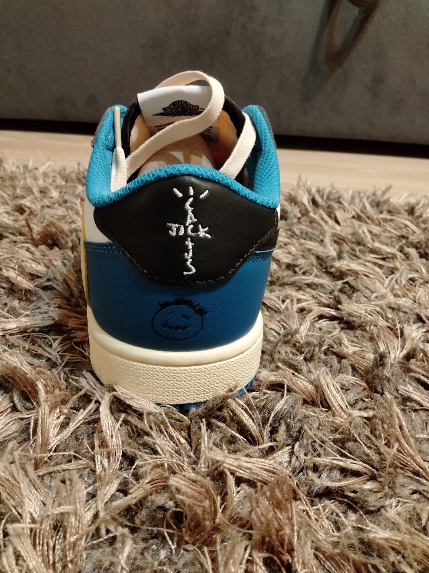 Jordan 1 low Travis Scott Fragment