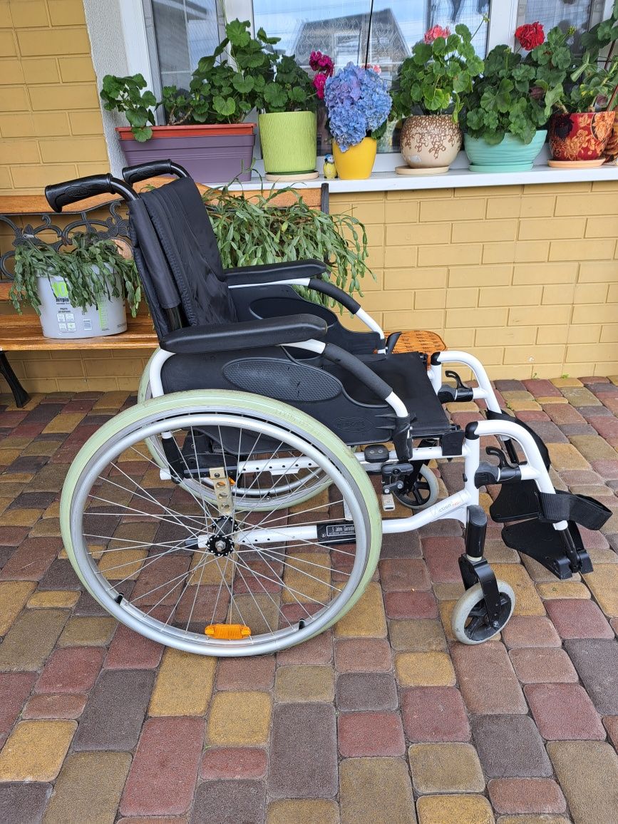 Коляска для людей з інвалідністю