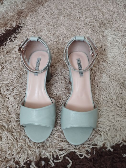 Жіночі босоніжки