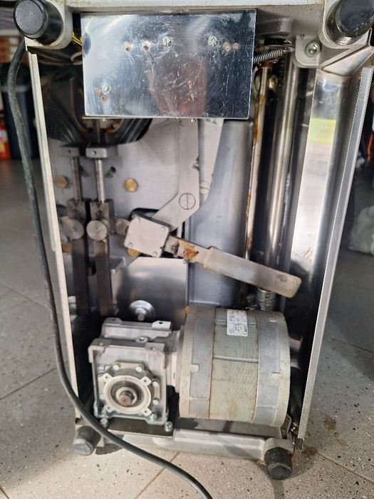 Automatyczna krajalnica do wedlin Maga S612p