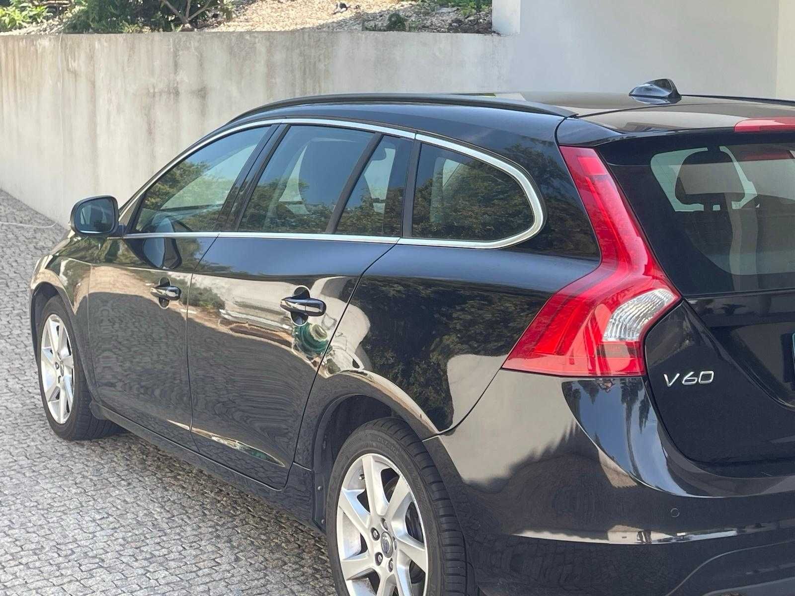 Volvo V60 Preto Safira de 2013 - Muito Bom estado
