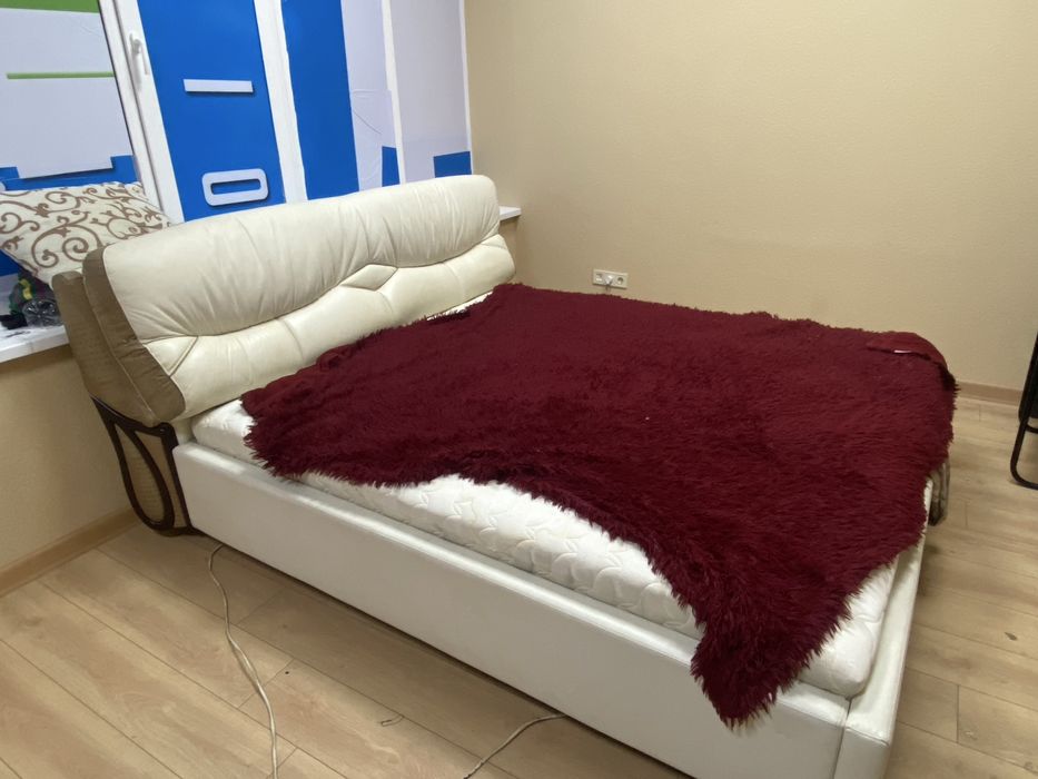 Ліжко двоспальне шкіряне