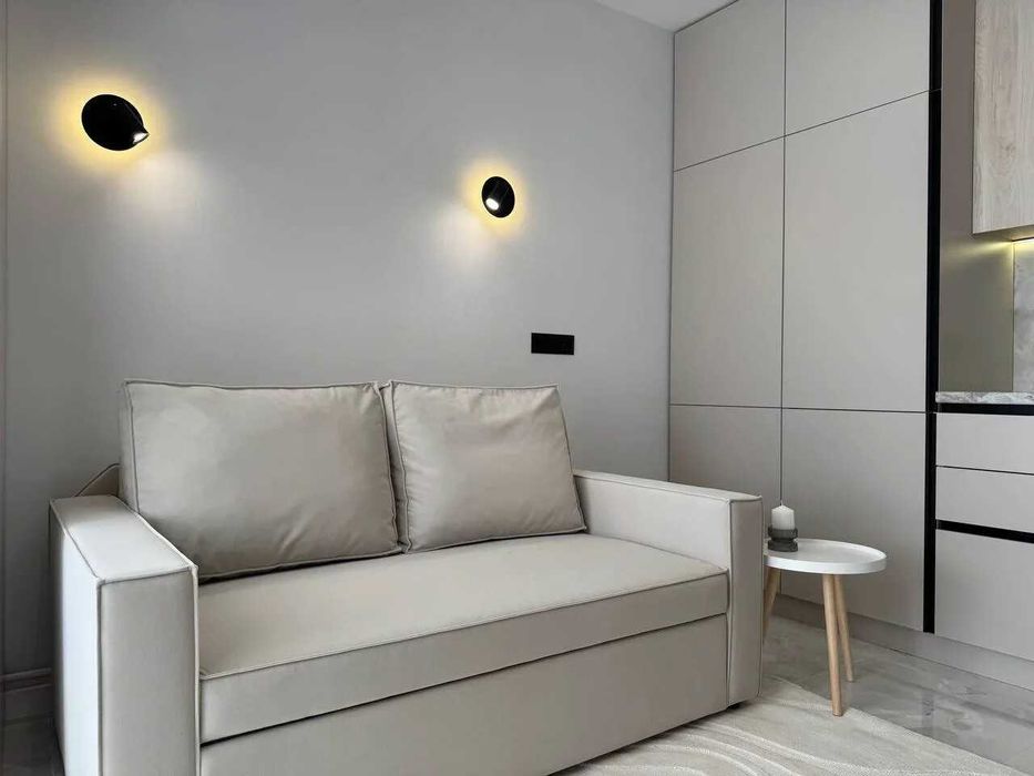 Укомплектована однокімнатна біля озера