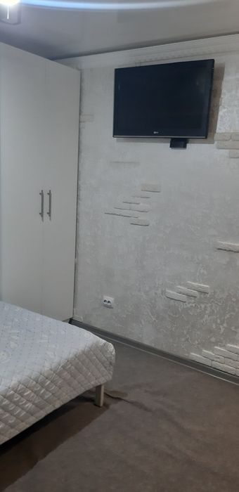 Квартира- півподвал, для одного 2500.