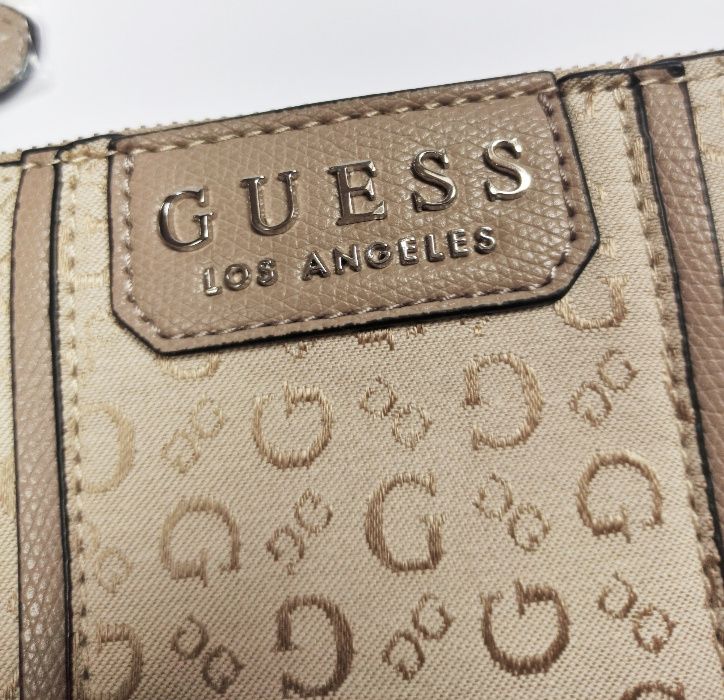 GUESS Oryginana Torebka Listonoszka Crossbody w Monogram na Lancuszku