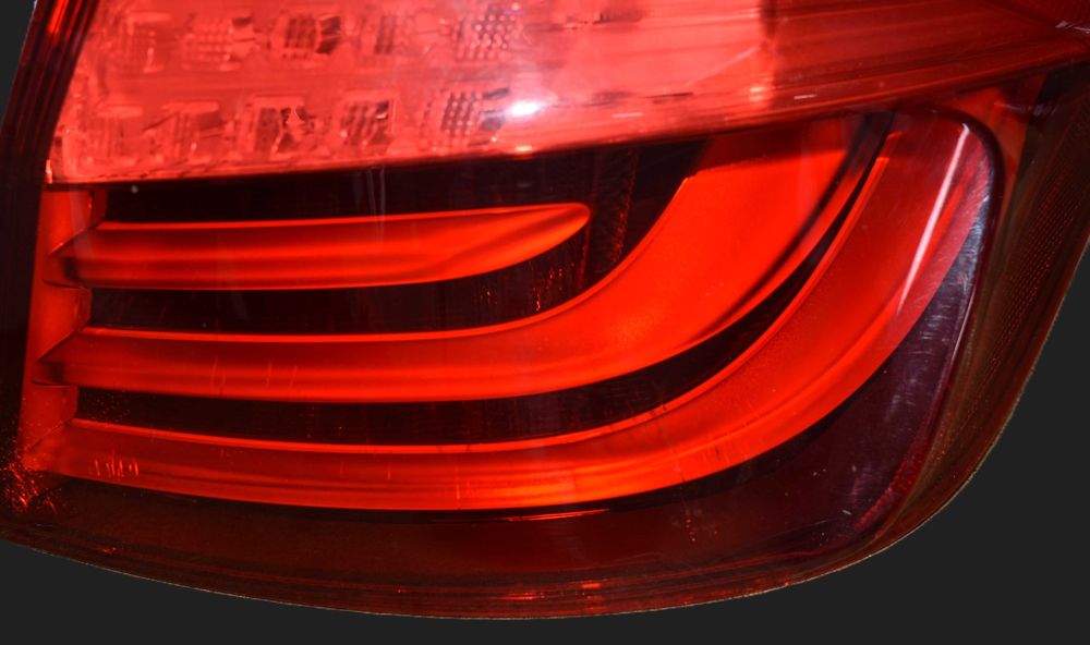 Farolim direito bmw F10 com defeito