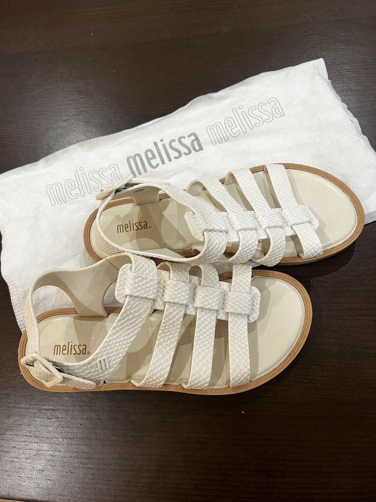 Sandalias novas Melissa