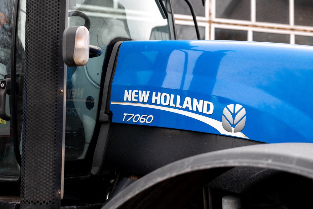 Трактор New Holland t7060