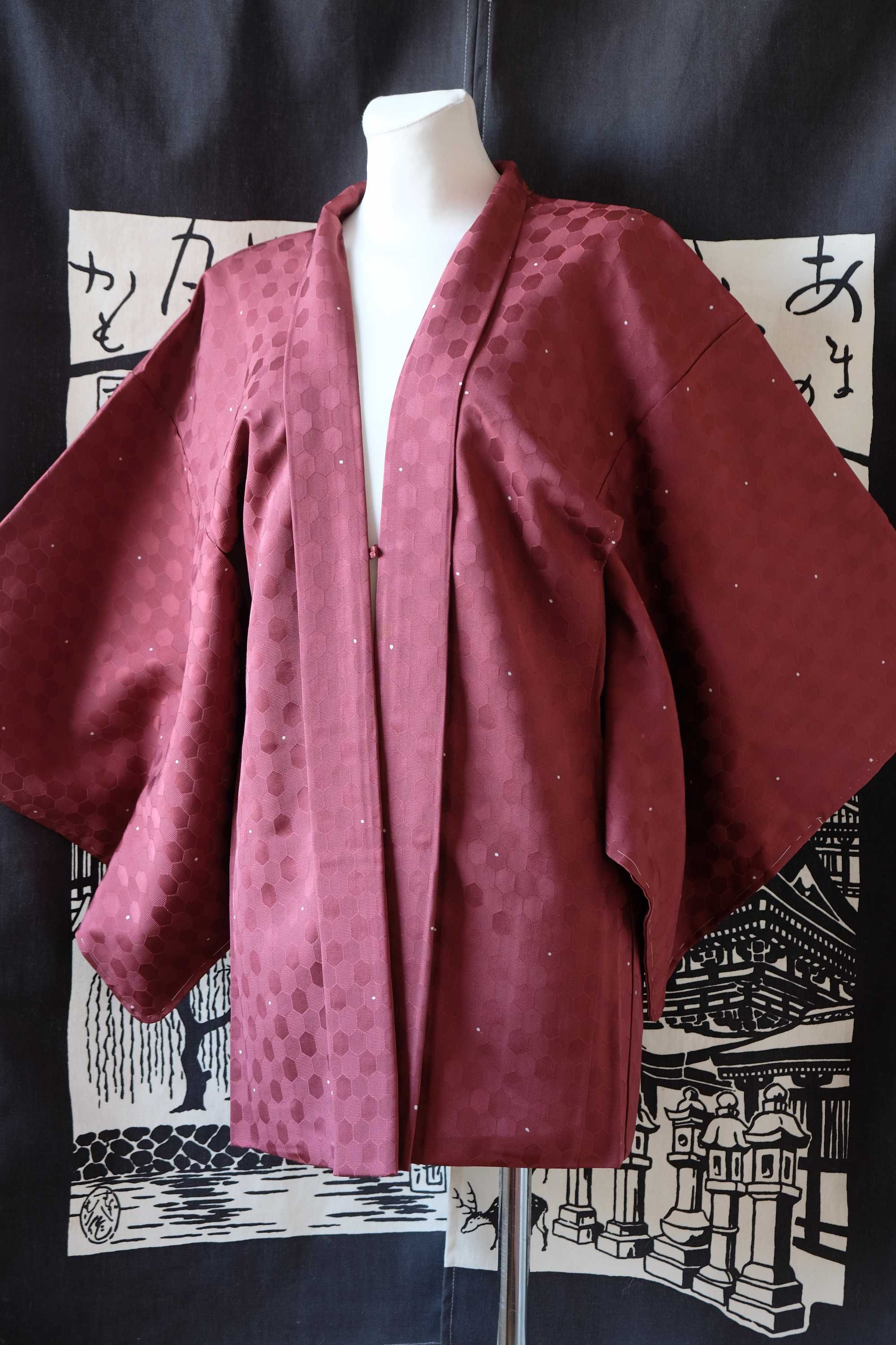 Japońskie haori bordowe w białe kropki i wzór kikkou vintage cosplay