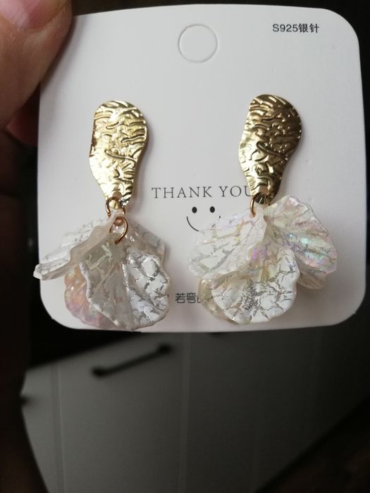 Kolczyki liście kamienie