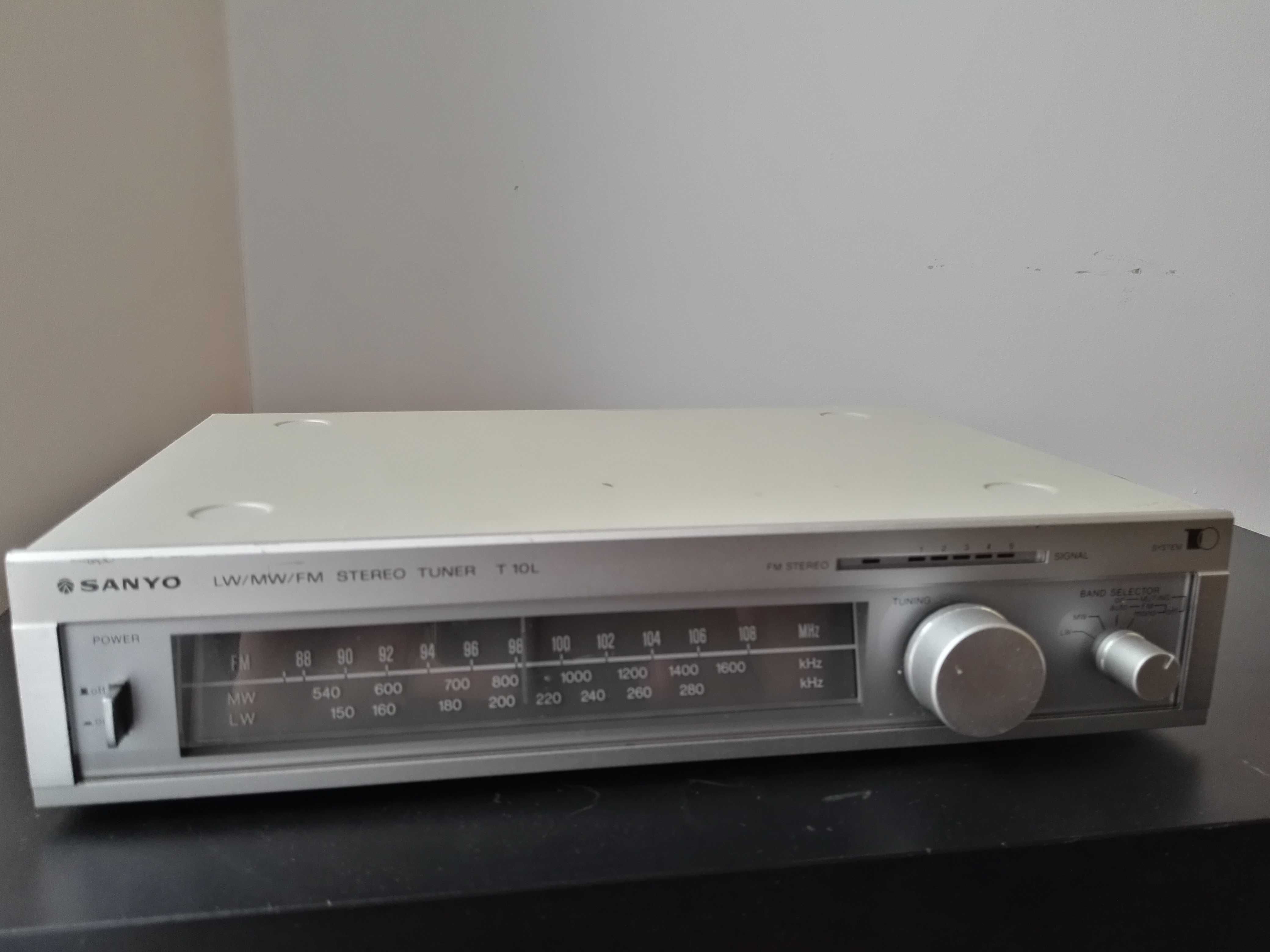 SANYO T10L tuner radiowy analogowa skala midi radio AM/FM/LW