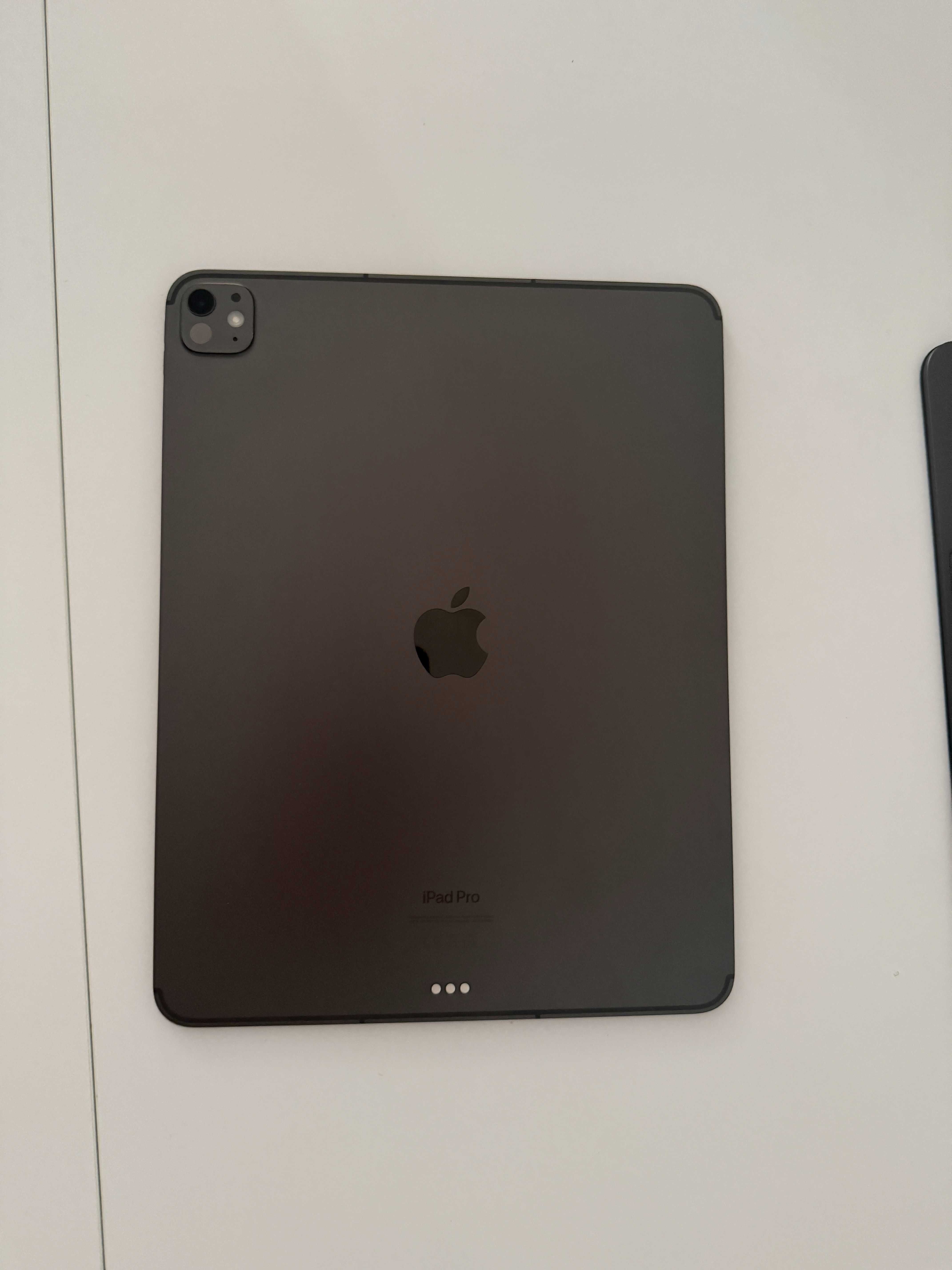 iPad Pro 13" M4 + Magic Keyboard | 256 GB | Wi-Fi + Cellular