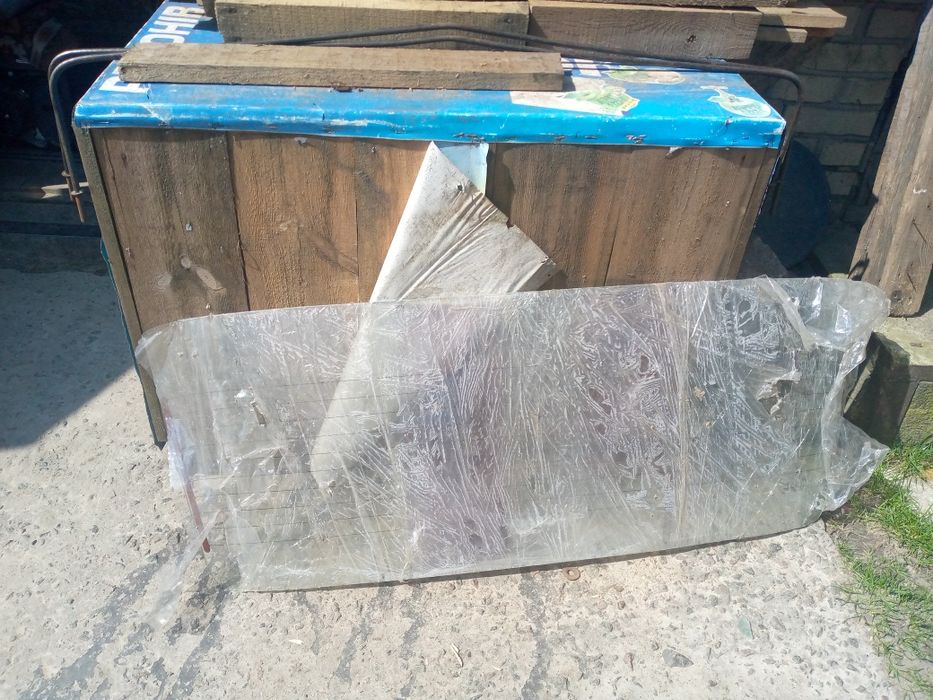 Продам стикло задние от ваз 2107 СРОЧНО!!