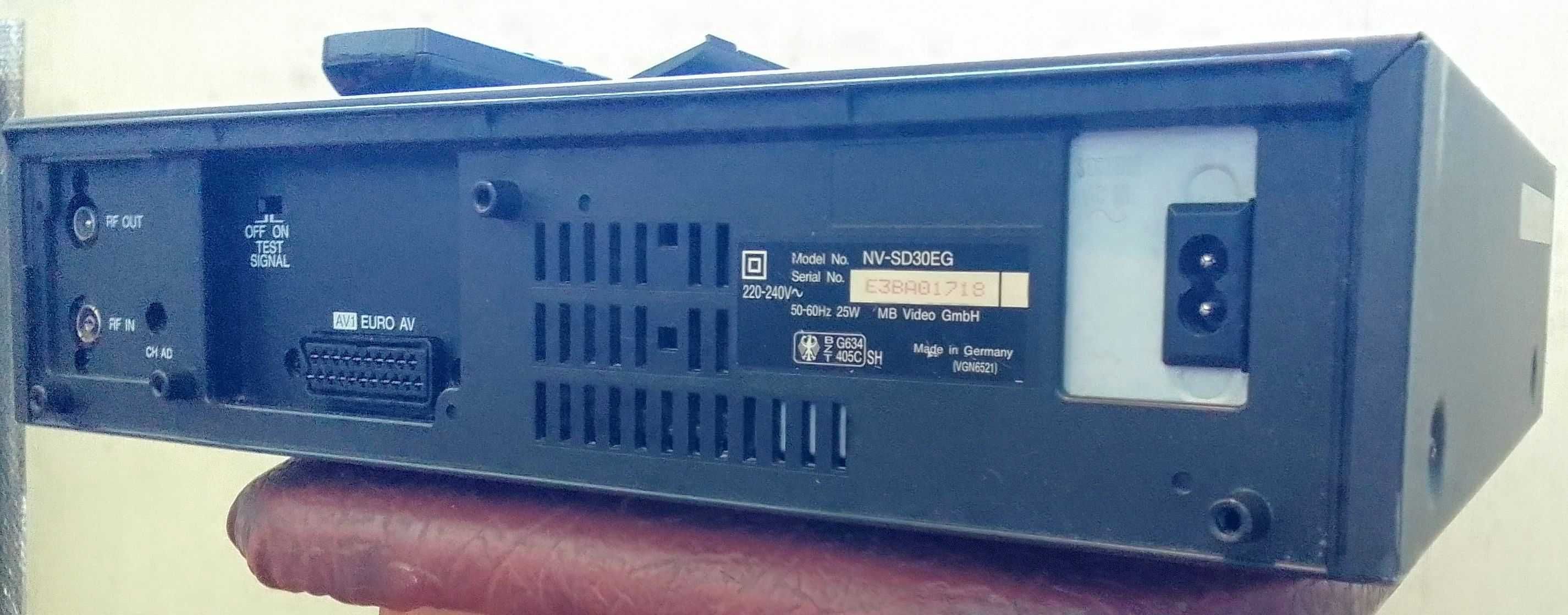 Відеомагнітофон Panasonic NV-SD30EG VHS SuperDrive.