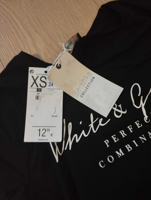 Nowy asymetryczny t-shirt, koszulka Bershka, rozmiar XS