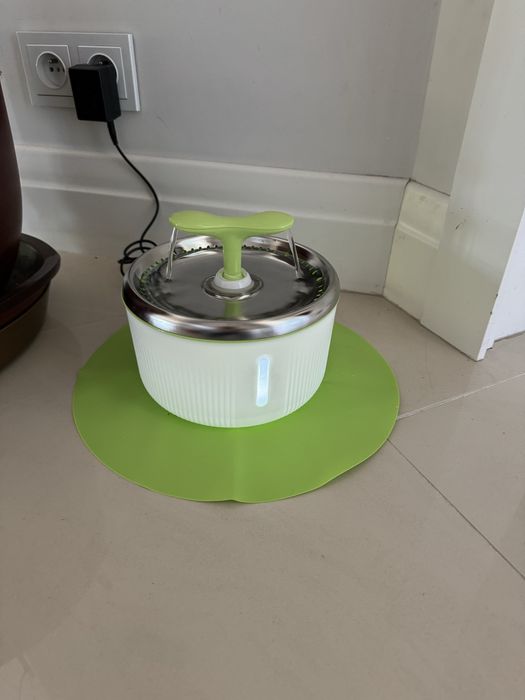 Poidełko fontanna elektroniczna dla psa kota