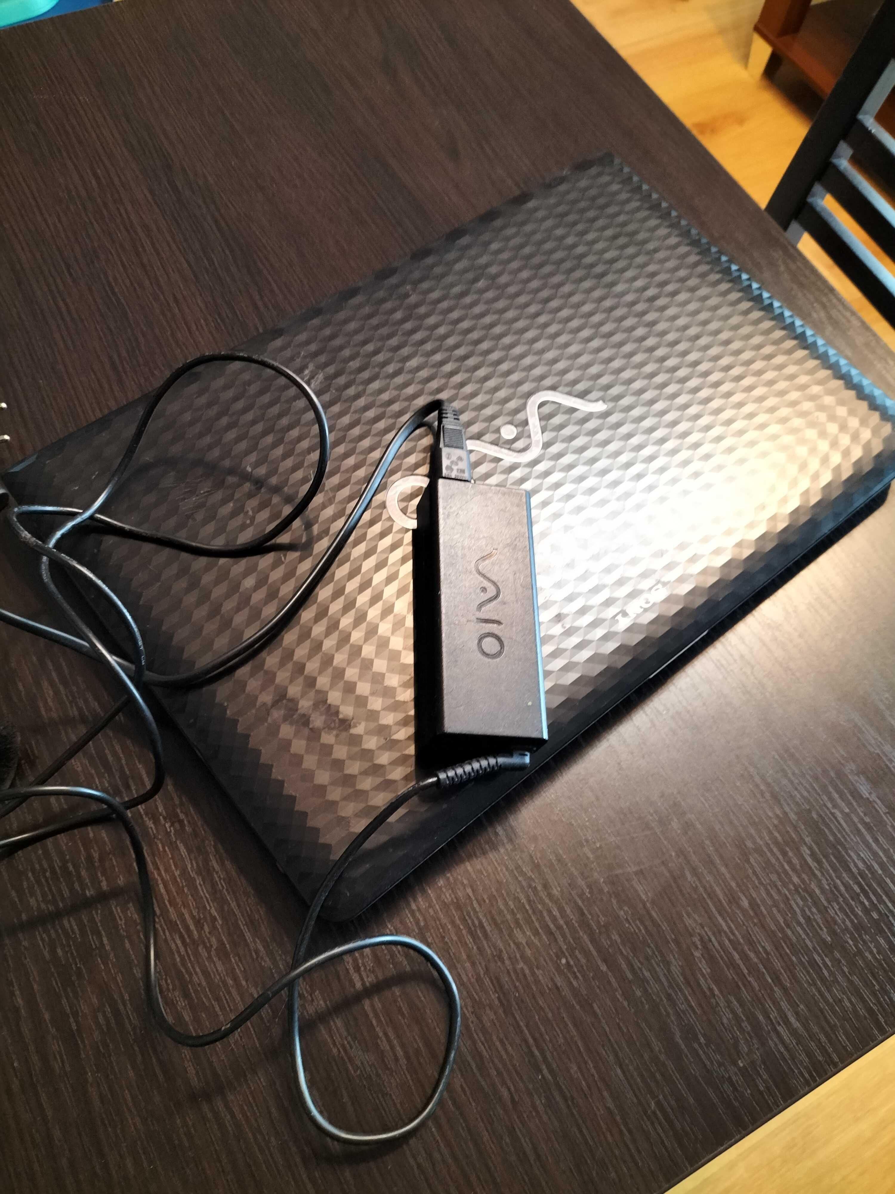 Laptop SONY VAIO PCG-91211m W10 i3 8Gb SSD 500Gb 17 cali