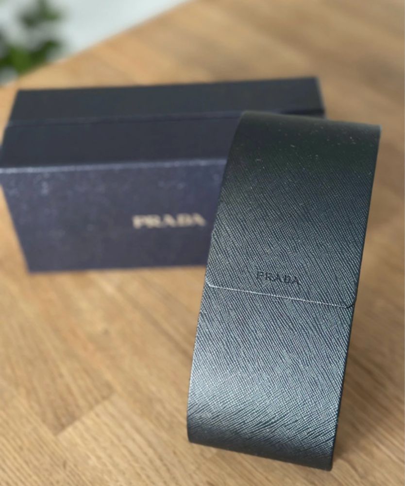 Okulary przeciwsłoneczne PRADA abstract  PR07YS czarne klasyczne